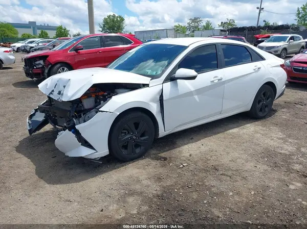 KMHLM4AJXPU082740 2023 HYUNDAI ELANTRA - Image 2