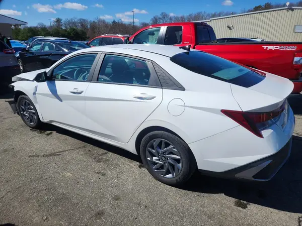 KMHLM4DG0RU639061 2024 HYUNDAI ELANTRA - Image 2