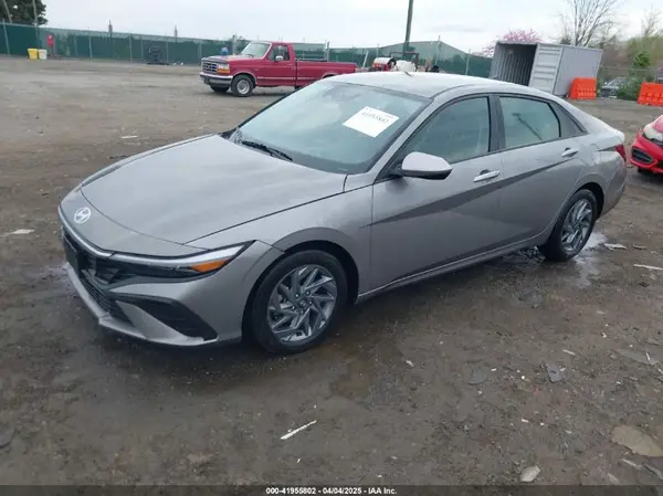 KMHLM4DG0RU664025 2024 HYUNDAI ELANTRA - Image 2