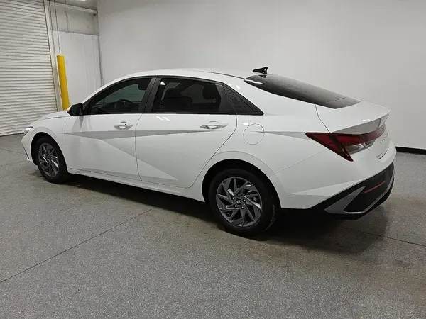 KMHLM4DG0RU672027 2024 HYUNDAI ELANTRA - Image 2