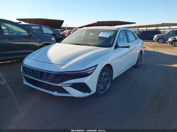 KMHLM4DG0RU695338 2024 HYUNDAI ELANTRA - Image 2