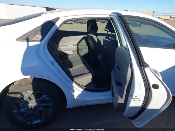 KMHLM4DG0RU695338 2024 HYUNDAI ELANTRA - Image 8