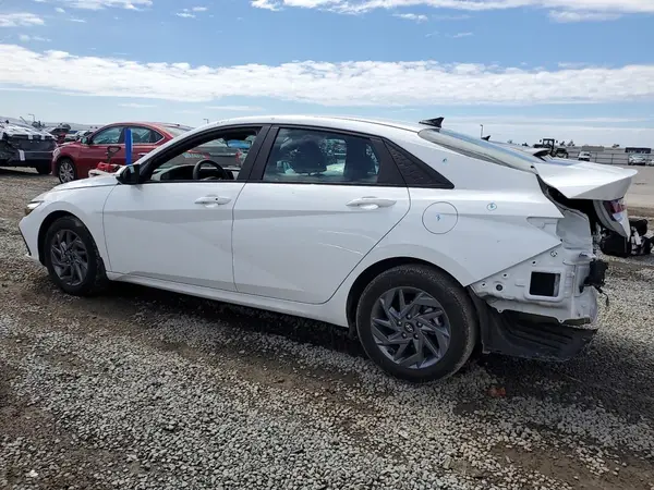 KMHLM4DG0RU711988 2024 HYUNDAI ELANTRA - Image 2