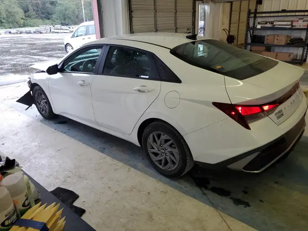 KMHLM4DG0RU757725 2024 HYUNDAI ELANTRA - Image 2