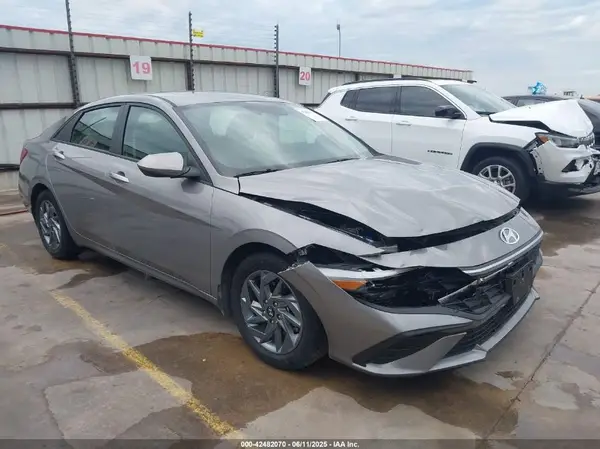 KMHLM4DG0RU815588 2024 HYUNDAI ELANTRA - Image 1