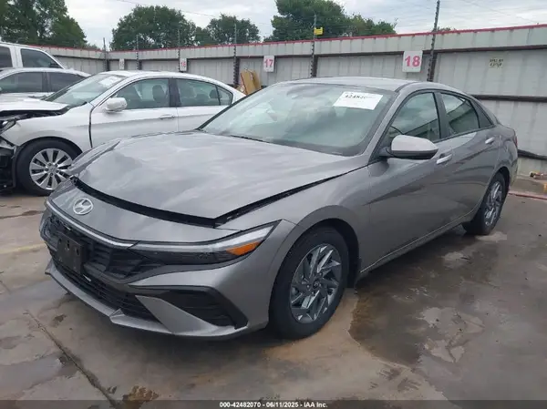 KMHLM4DG0RU815588 2024 HYUNDAI ELANTRA - Image 2