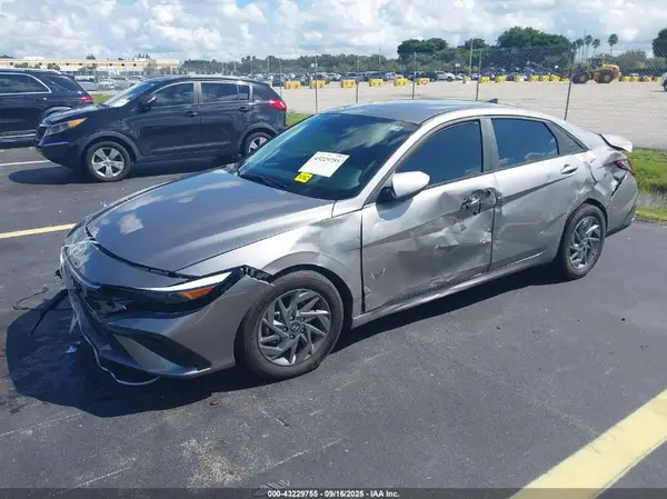 KMHLM4DG0RU832858 2024 HYUNDAI ELANTRA - Image 2