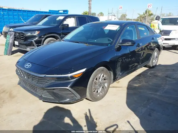 KMHLM4DG1RU636945 2024 HYUNDAI ELANTRA - Image 2