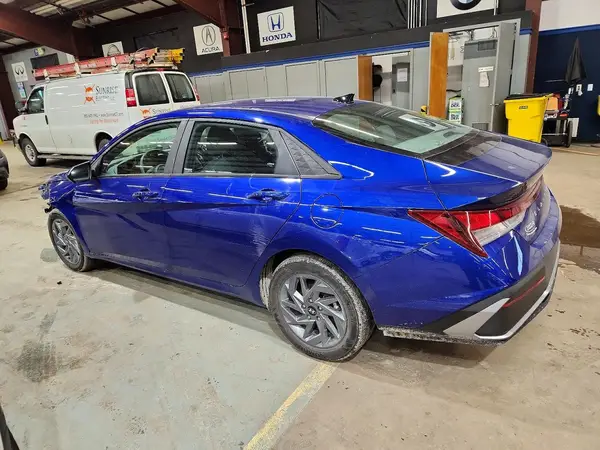 KMHLM4DG1RU637268 2024 HYUNDAI ELANTRA - Image 2
