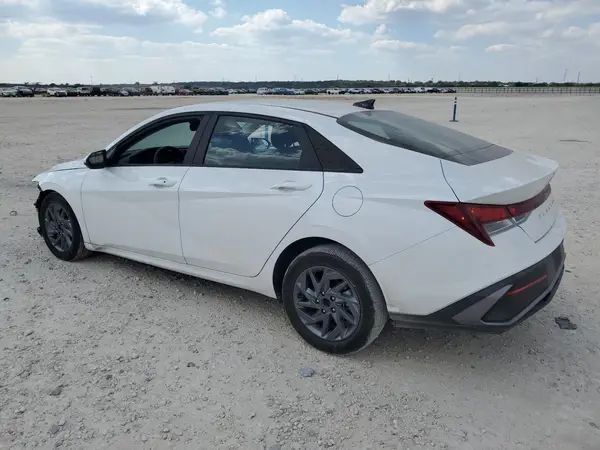 KMHLM4DG1RU647993 2024 HYUNDAI ELANTRA - Image 2