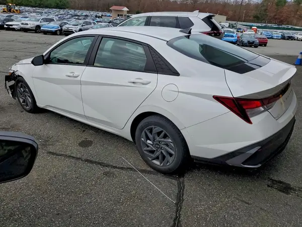 KMHLM4DG1RU651042 2024 HYUNDAI ELANTRA - Image 2