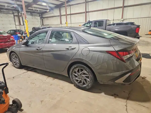 KMHLM4DG1RU653325 2024 HYUNDAI ELANTRA - Image 2