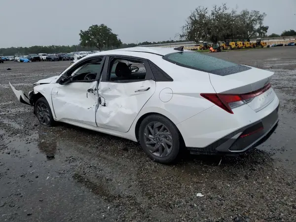 KMHLM4DG1RU660582 2024 HYUNDAI ELANTRA - Image 2