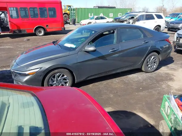 KMHLM4DG1RU663238 2024 HYUNDAI ELANTRA - Image 2
