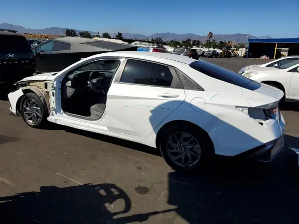 KMHLM4DG1RU676118 2024 HYUNDAI ELANTRA - Image 2