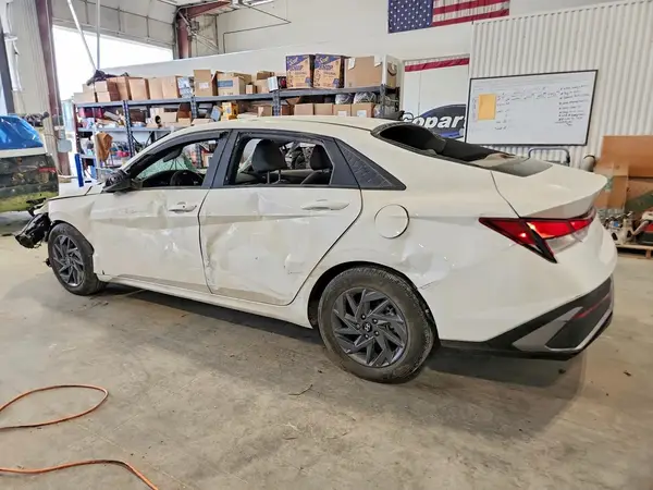 KMHLM4DG1RU676930 2024 HYUNDAI ELANTRA - Image 2
