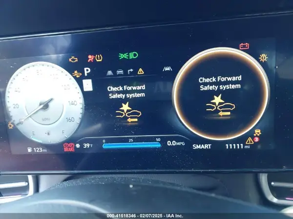 2024 HYUNDAI ELANTRA auction photo 7