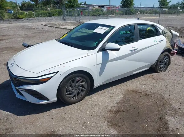KMHLM4DG1RU721834 2024 HYUNDAI ELANTRA - Image 2