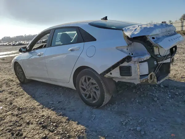 KMHLM4DG1RU736608 2024 HYUNDAI ELANTRA - Image 2