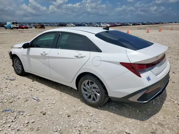 KMHLM4DG1RU739153 2024 HYUNDAI ELANTRA - Image 2