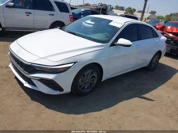 KMHLM4DG1RU756244 2024 HYUNDAI ELANTRA - Image 2