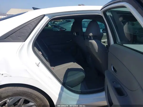 KMHLM4DG1RU756244 2024 HYUNDAI ELANTRA - Image 8