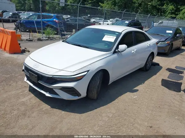 KMHLM4DG1RU757670 2024 HYUNDAI ELANTRA - Image 2