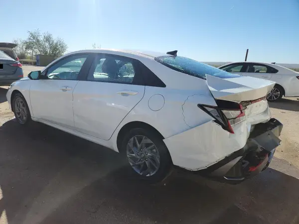 KMHLM4DG1RU769463 2024 HYUNDAI ELANTRA - Image 2