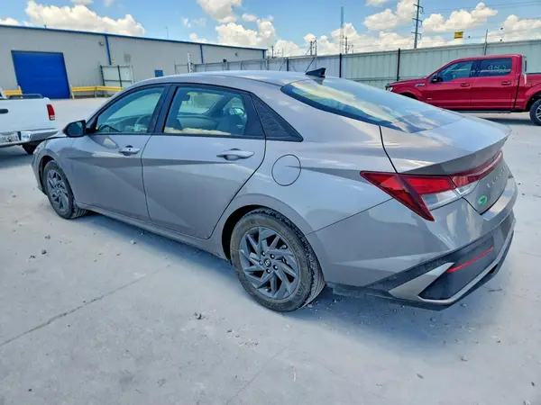 KMHLM4DG1RU788675 2024 HYUNDAI ELANTRA - Image 2