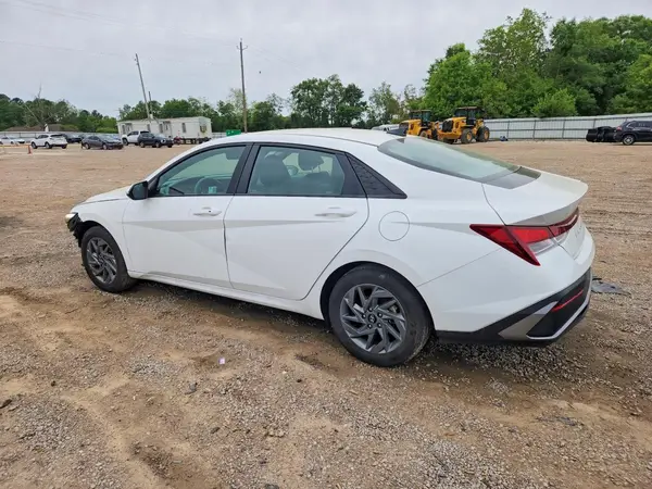KMHLM4DG1RU800646 2024 HYUNDAI ELANTRA - Image 2