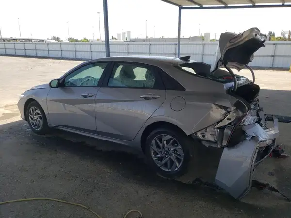KMHLM4DG1RU807421 2024 HYUNDAI ELANTRA - Image 2