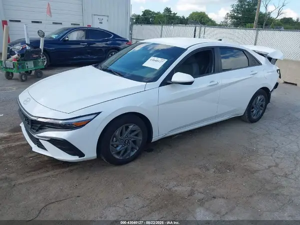 KMHLM4DG1RU811131 2024 HYUNDAI ELANTRA - Image 2