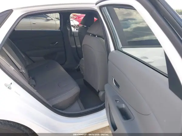 KMHLM4DG1RU811131 2024 HYUNDAI ELANTRA - Image 8