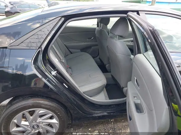 KMHLM4DG1RU829984 2024 HYUNDAI ELANTRA - Image 8