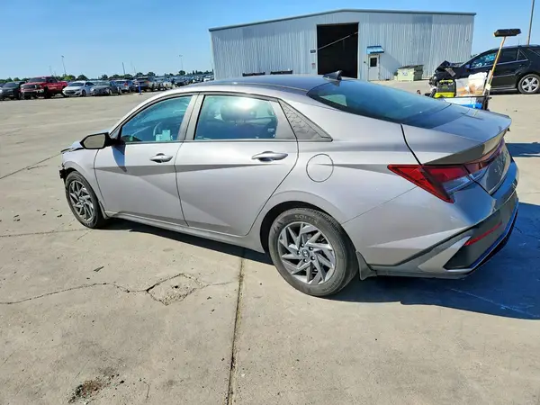 KMHLM4DG1RU841956 2024 HYUNDAI ELANTRA - Image 2