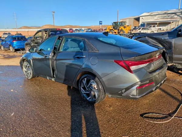 KMHLM4DG1SU018305 2025 HYUNDAI ELANTRA - Image 2