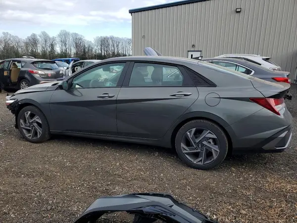 KMHLM4DG1SU064975 2025 HYUNDAI ELANTRA - Image 2