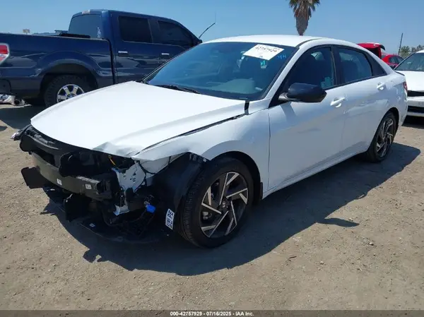 KMHLM4DG1SU933378 2025 HYUNDAI ELANTRA - Image 2
