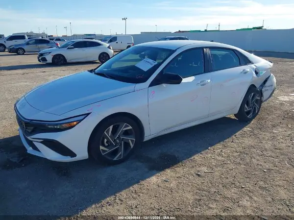 KMHLM4DG1SU933669 2025 HYUNDAI ELANTRA - Image 2