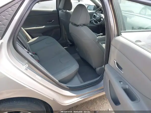 KMHLM4DG1SU985867 2025 HYUNDAI ELANTRA - Image 8