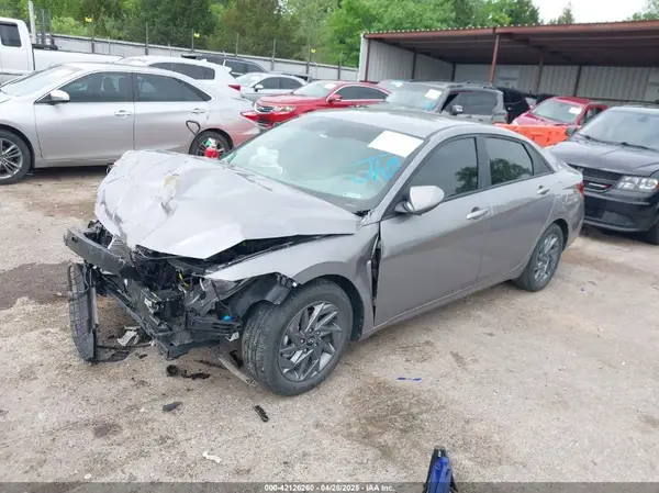 KMHLM4DG2RU642396 2024 HYUNDAI ELANTRA - Image 2