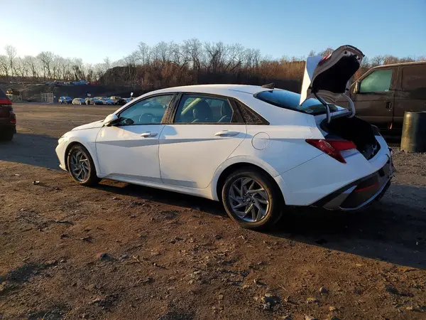KMHLM4DG2RU657576 2024 HYUNDAI ELANTRA - Image 2