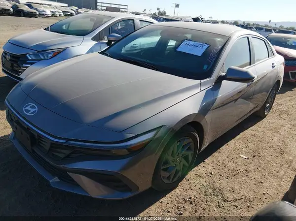 KMHLM4DG2RU670439 2024 HYUNDAI ELANTRA - Image 2