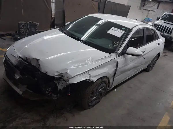 KMHLM4DG2RU697009 2024 HYUNDAI ELANTRA - Image 2