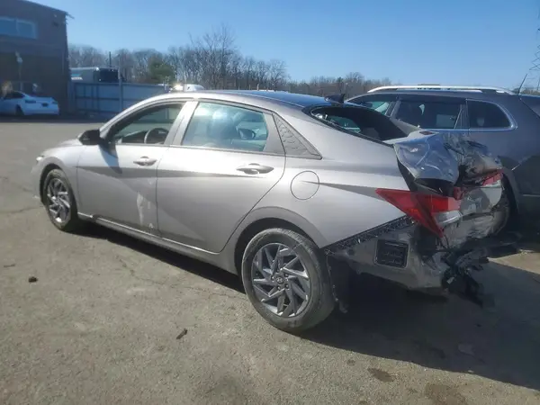 KMHLM4DG2RU698001 2024 HYUNDAI ELANTRA - Image 2