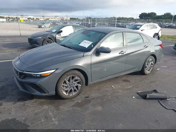 KMHLM4DG2RU703990 2024 HYUNDAI ELANTRA - Image 2