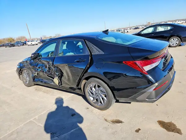 KMHLM4DG2RU724855 2024 HYUNDAI ELANTRA - Image 2