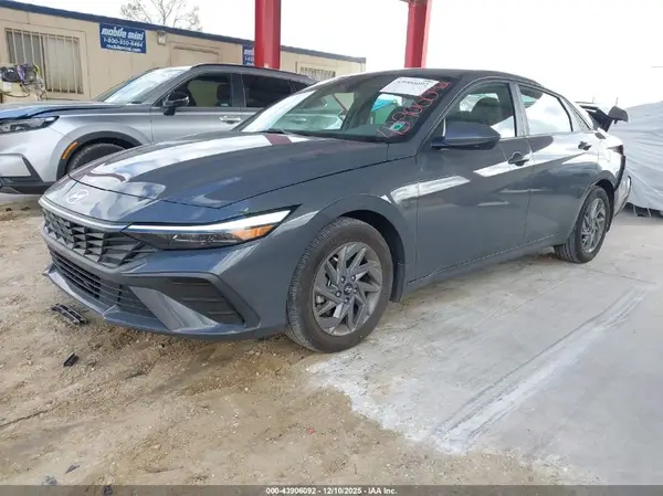 KMHLM4DG2RU746113 2024 HYUNDAI ELANTRA - Image 2