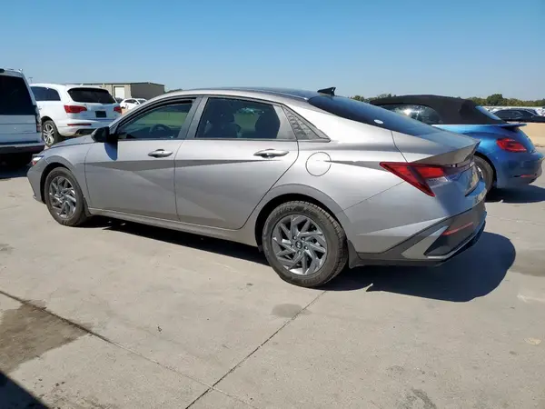 KMHLM4DG2RU752879 2024 HYUNDAI ELANTRA - Image 2
