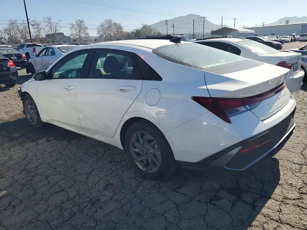 KMHLM4DG2RU807671 2024 HYUNDAI ELANTRA - Image 2